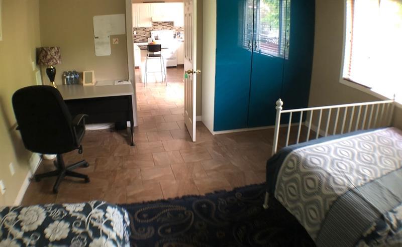 Brother Li Homestay カルガリー エクステリア 写真