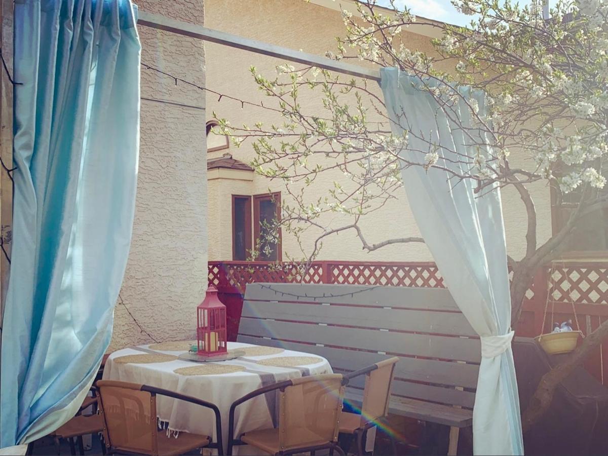 Brother Li Homestay カルガリー エクステリア 写真