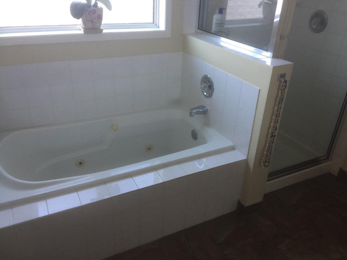 Brother Li Homestay カルガリー エクステリア 写真